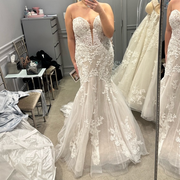 Essence of Australia Dresses & Skirts - Essense of Australia Style #D2888 Wedding Dress Size 16